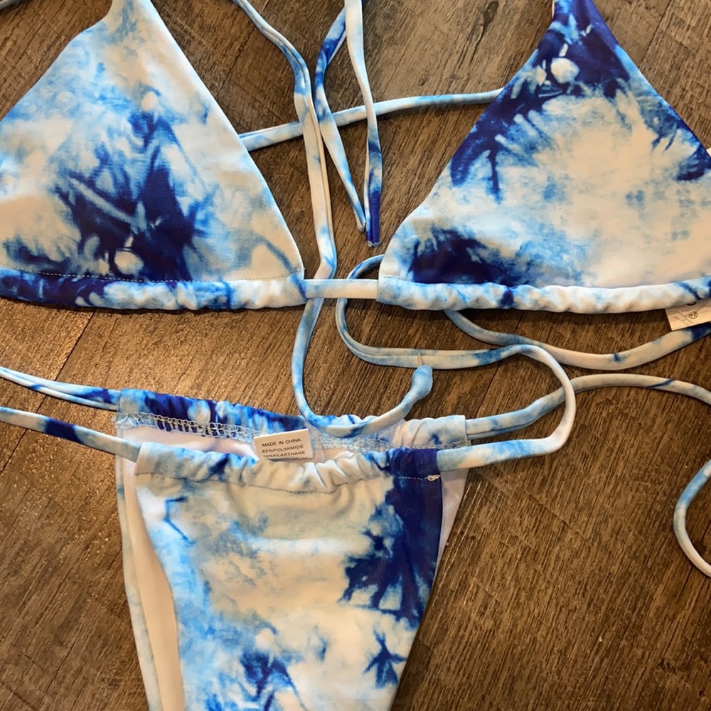 Bikini - Picture 2 of 2